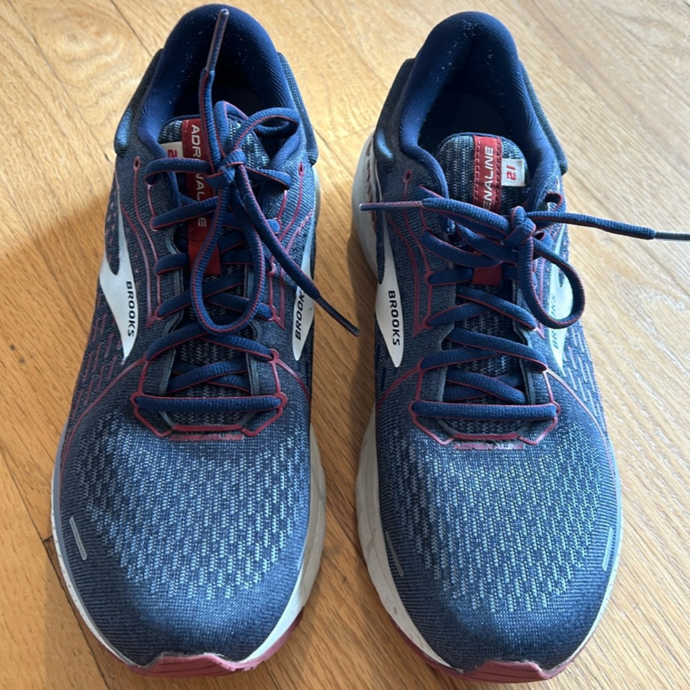 Brooks Adrenaline GTS 21 Running shoe, size 10 1/2